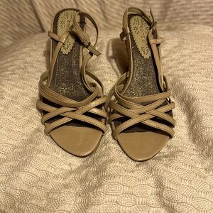 Kensie size 9 new Women’s strappy Sandal
